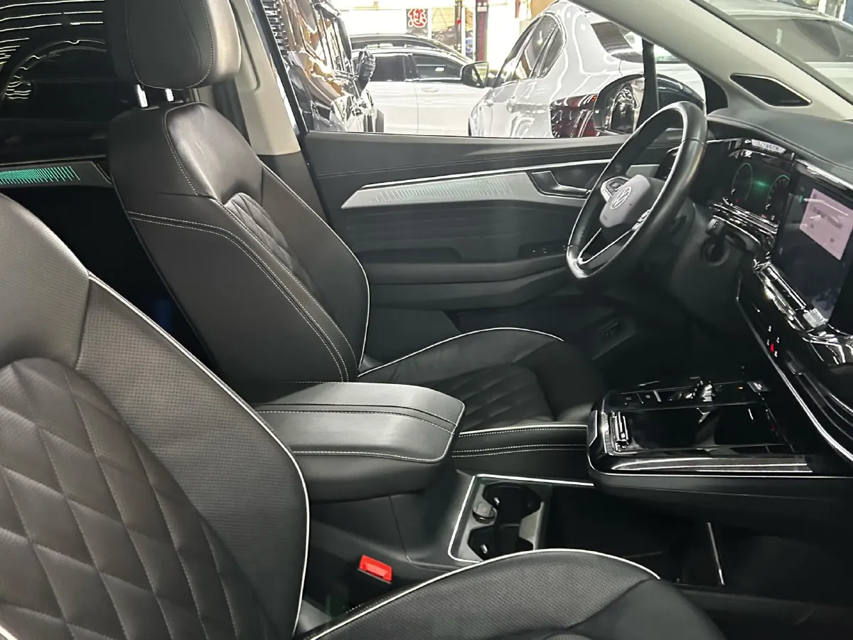 2022 Volkswagen Talagon 2.5T 299HP V6 7DCT,autocango,china used car exporter,china ev exporter,chinese used car exporter,chinese used ev exporter