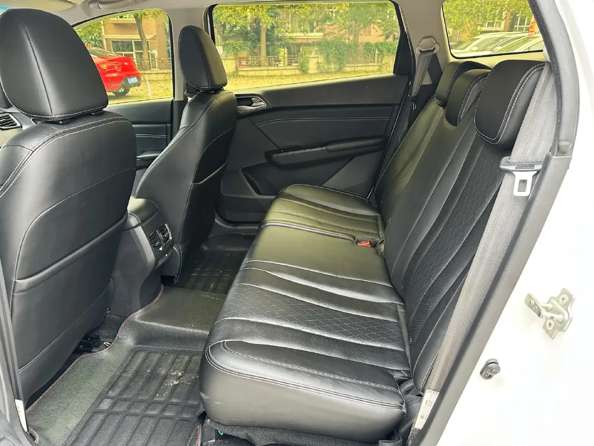 2019 BaoJun 530 1.5T 151HP L4 CVT,autocango,china used car exporter,china ev exporter,chinese used car exporter,chinese used ev exporter