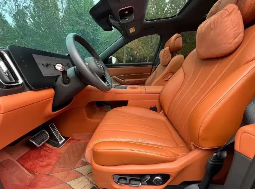 2025 AITO AITO M8 REEV 160HP REEV 53.4KWH,autocango,china used car exporter,china ev exporter,chinese used car exporter,chinese used ev exporter