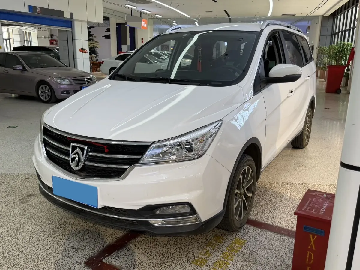 2019 BaoJun 730 1.5L 112HP L4 6MT,autocango,china used car exporter,china ev exporter,chinese used car exporter,chinese used ev exporter