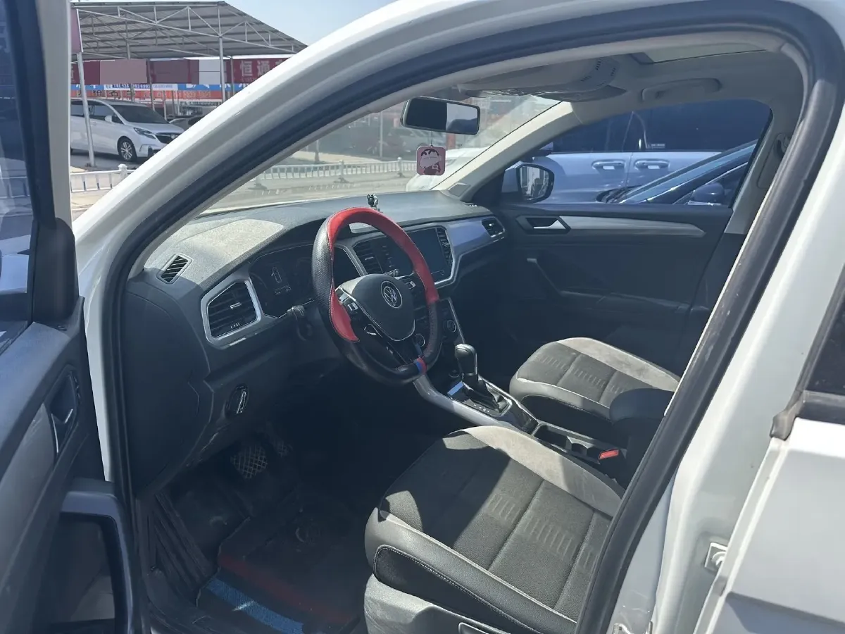 2021 Volkswagen T-Roc 1.4T 150HP L4 7DCT,autocango,china used car exporter,china ev exporter,chinese used car exporter,chinese used ev exporter