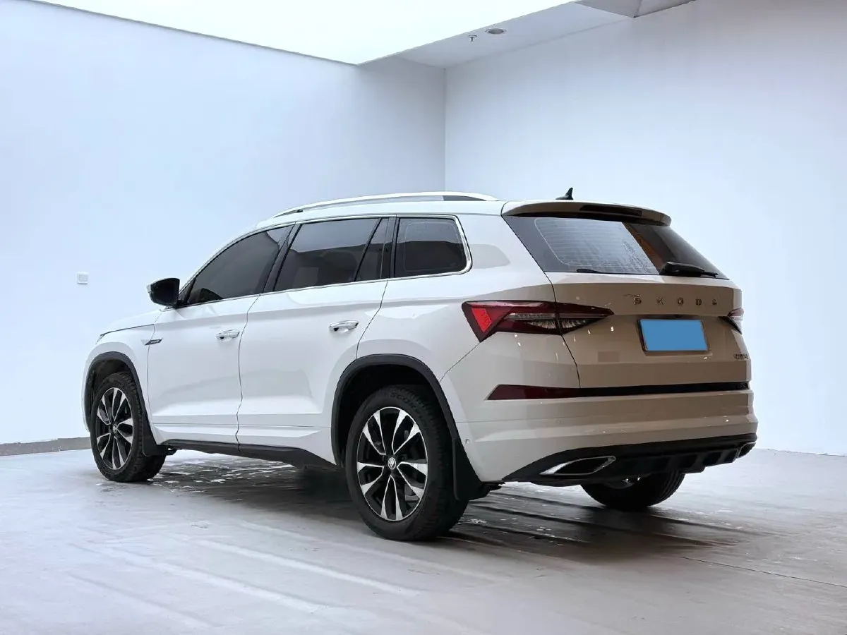 2022 Skoda Kodiak 2.0T 186HP L4 7DCT,autocango,china used car exporter,china ev exporter,chinese used car exporter,chinese used ev exporter