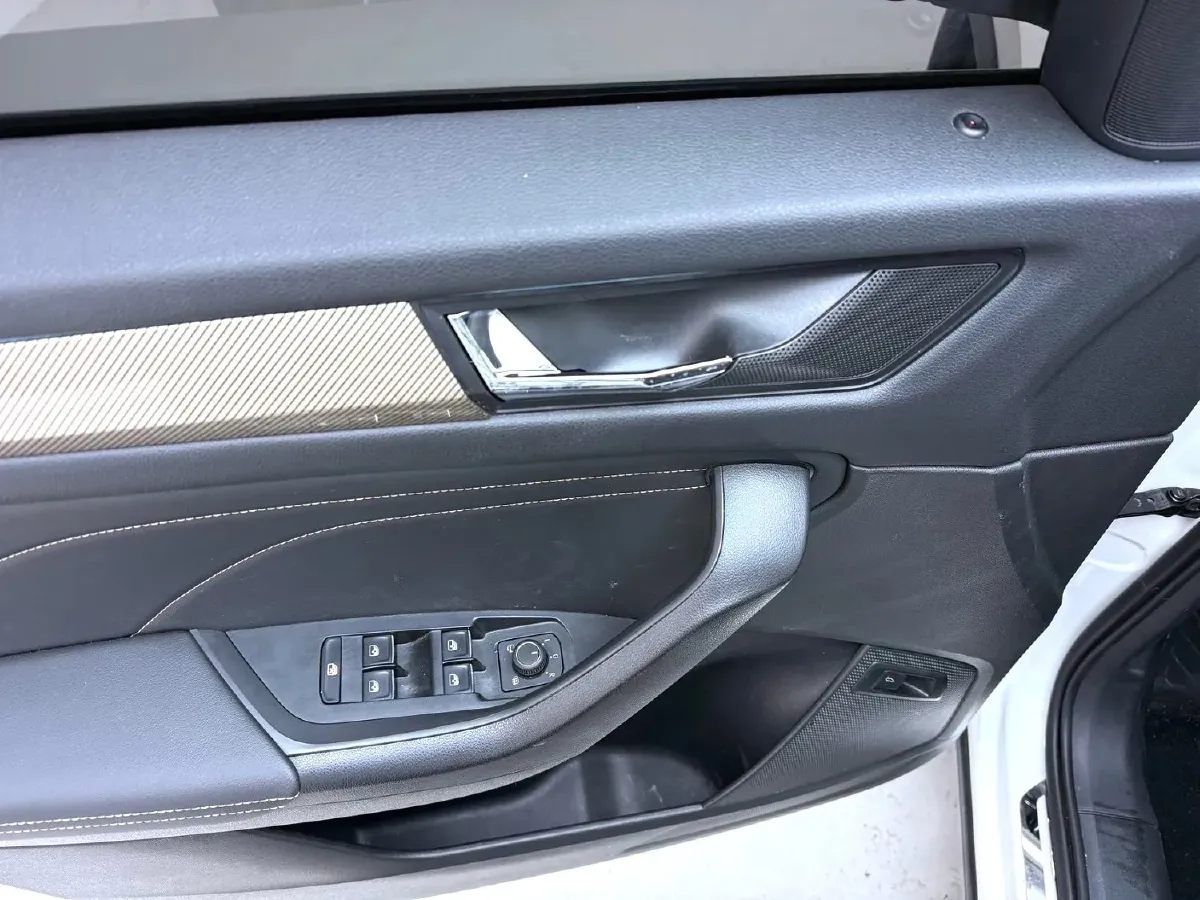 2022 Skoda Kodiak 2.0T 186HP L4 7DCT,autocango,china used car exporter,china ev exporter,chinese used car exporter,chinese used ev exporter