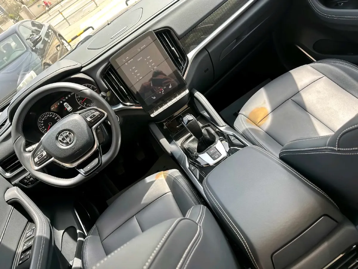 2018 Brilliance Auto V7 1.6T 204HP L4 6MT,autocango,china used car exporter,china ev exporter,chinese used car exporter,chinese used ev exporter