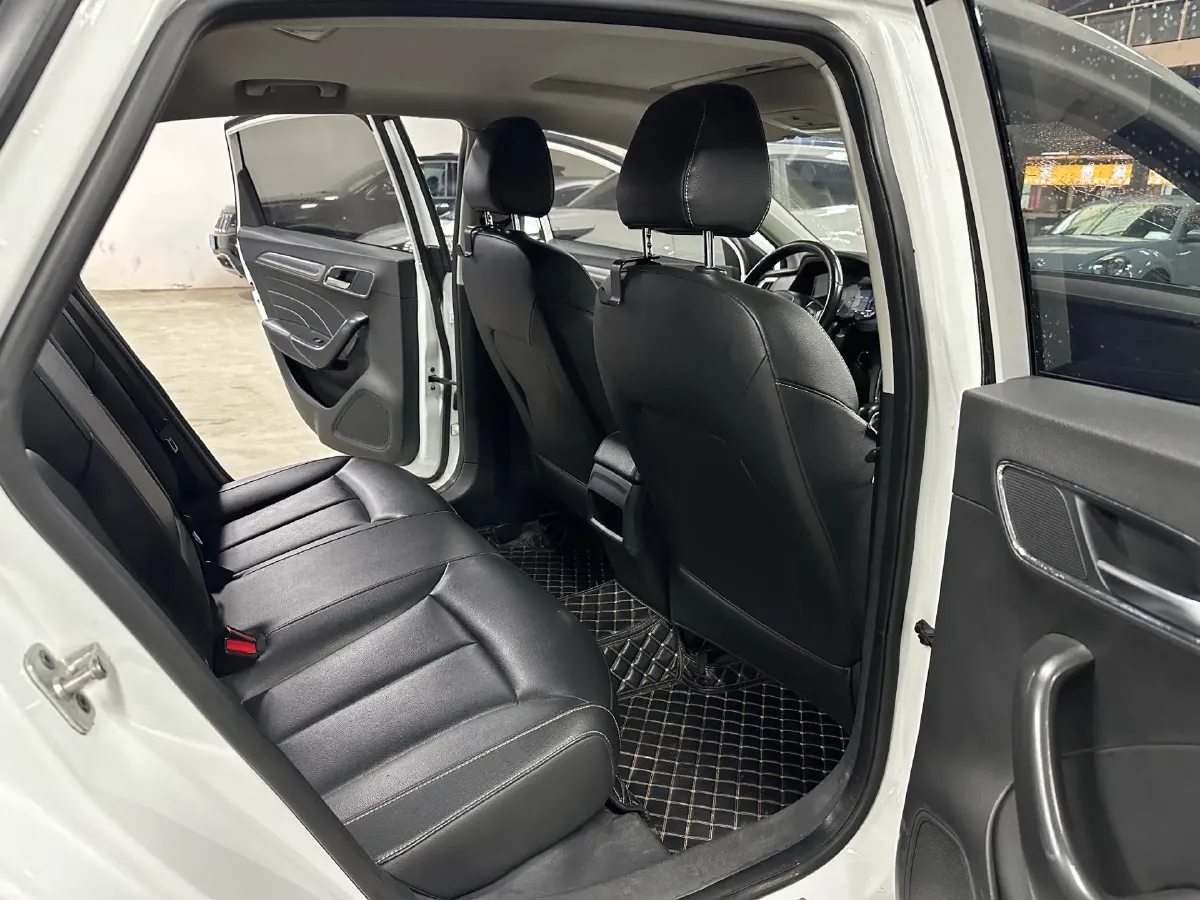 2017 Roewe i6 1.5T 169HP L4 7DCT,autocango,china used car exporter,china ev exporter,chinese used car exporter,chinese used ev exporter