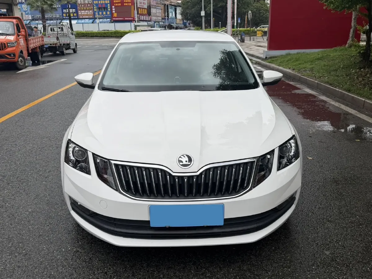 2021 Skoda Octavia 1.5L 113HP L4 6AT,autocango,china used car exporter,china ev exporter,chinese used car exporter,chinese used ev exporter