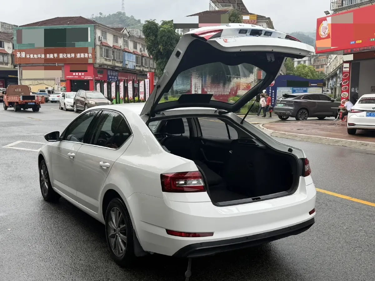 2021 Skoda Octavia 1.5L 113HP L4 6AT,autocango,china used car exporter,china ev exporter,chinese used car exporter,chinese used ev exporter
