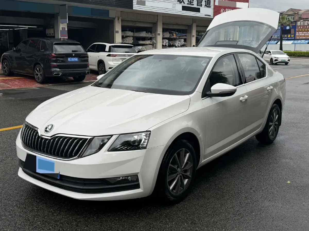 2021 Skoda Octavia 1.5L 113HP L4 6AT,autocango,china used car exporter,china ev exporter,chinese used car exporter,chinese used ev exporter