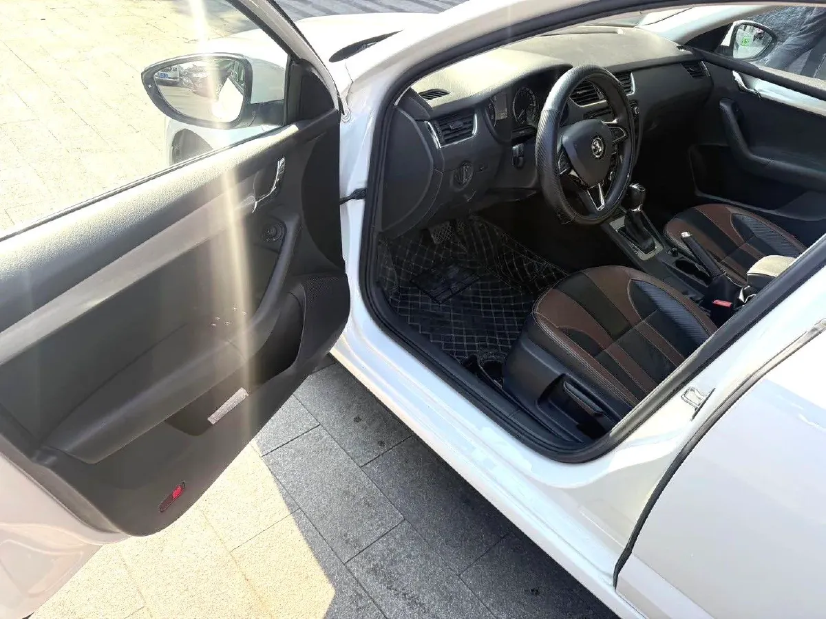 2019 Skoda Octavia 1.5L 116HP L4 6AT,autocango,china used car exporter,china ev exporter,chinese used car exporter,chinese used ev exporter