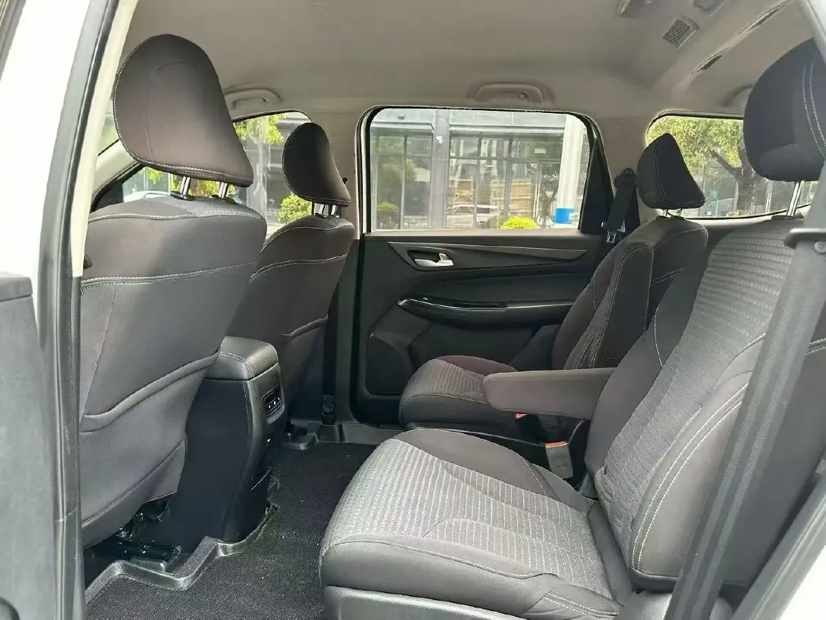 2019 BaoJun 730 1.5T 147HP L4 CVT,autocango,china used car exporter,china ev exporter,chinese used car exporter,chinese used ev exporter