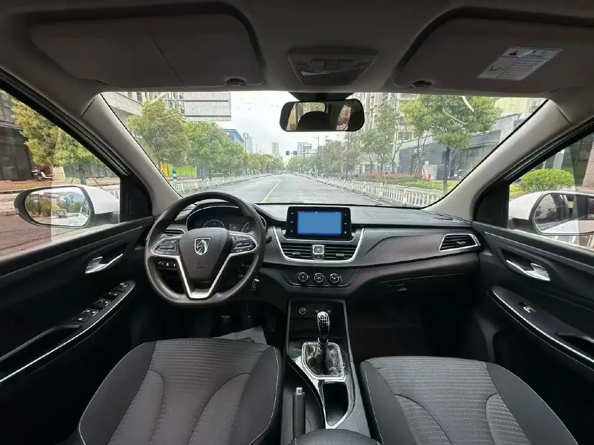 2019 BaoJun 730 1.5T 147HP L4 CVT,autocango,china used car exporter,china ev exporter,chinese used car exporter,chinese used ev exporter
