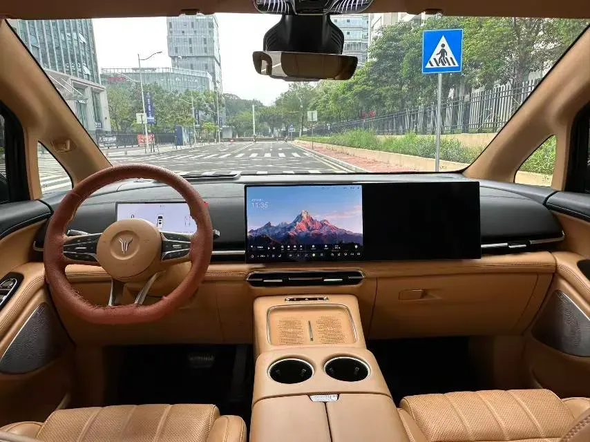 2025 Voyah Dream 1.5T 150HP L4 PHEV 41.7KWH,autocango,china used car exporter,china ev exporter,chinese used car exporter,chinese used ev exporter