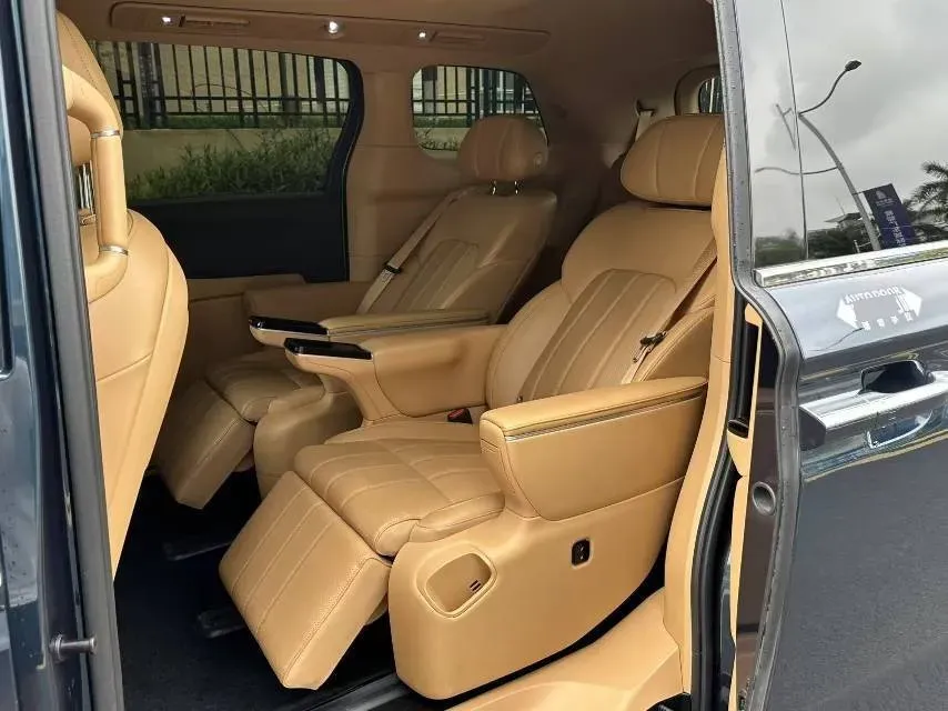 2025 Voyah Dream 1.5T 150HP L4 PHEV 41.7KWH,autocango,china used car exporter,china ev exporter,chinese used car exporter,chinese used ev exporter