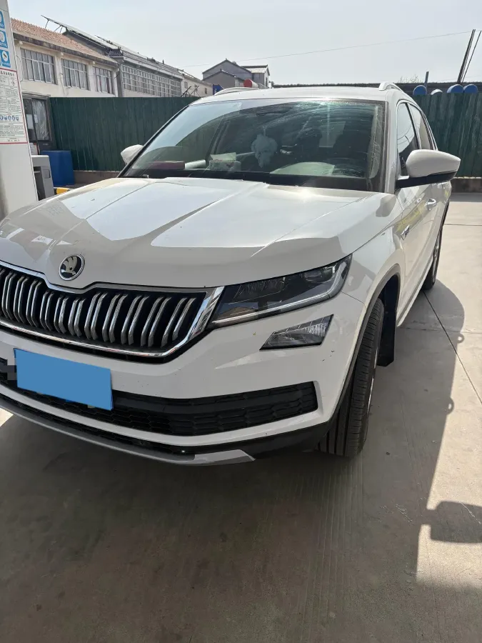 2021 Skoda Kodiak 2.0T 186HP L4 7DCT,autocango,china used car exporter,china ev exporter,chinese used car exporter,chinese used ev exporter
