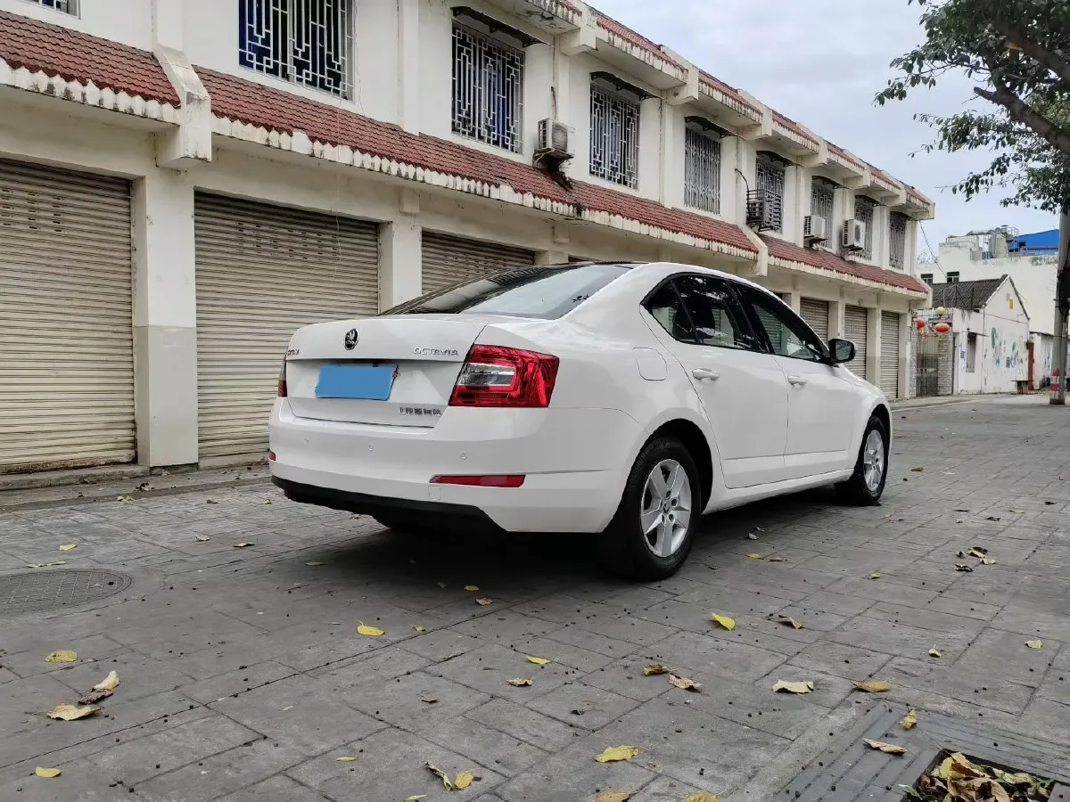 2018 Skoda Octavia 1.6L 110HP L4 5MT,autocango,china used car exporter,china ev exporter,chinese used car exporter,chinese used ev exporter