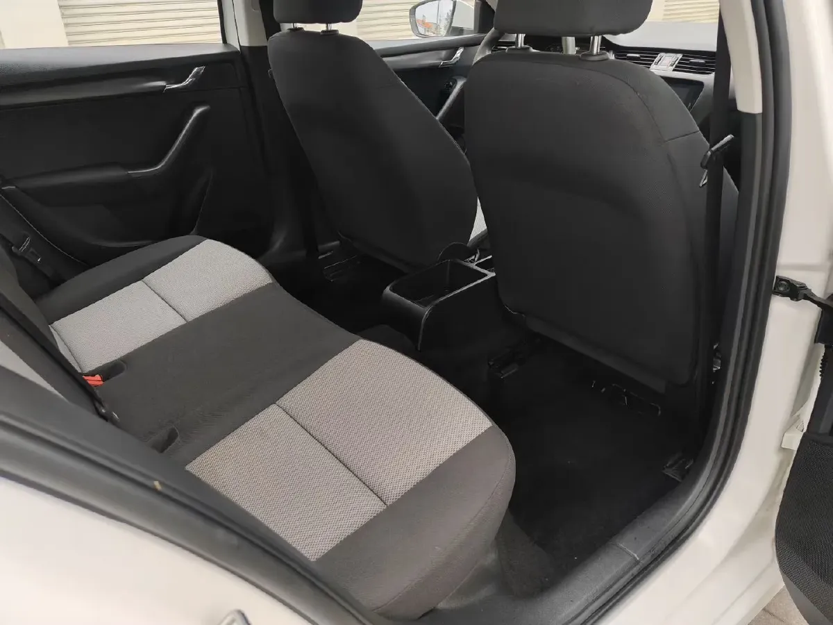 2018 Skoda Octavia 1.6L 110HP L4 5MT,autocango,china used car exporter,china ev exporter,chinese used car exporter,chinese used ev exporter