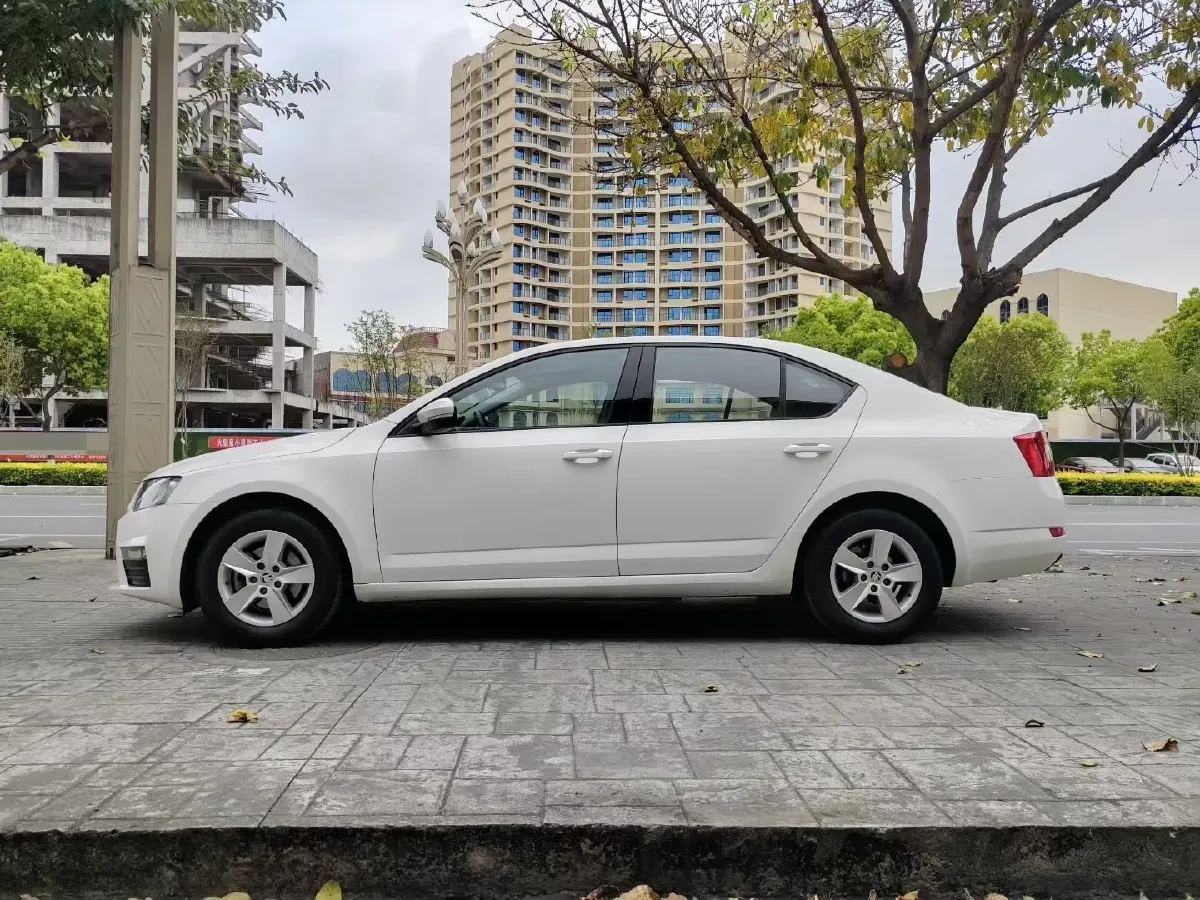 2018 Skoda Octavia 1.6L 110HP L4 5MT,autocango,china used car exporter,china ev exporter,chinese used car exporter,chinese used ev exporter