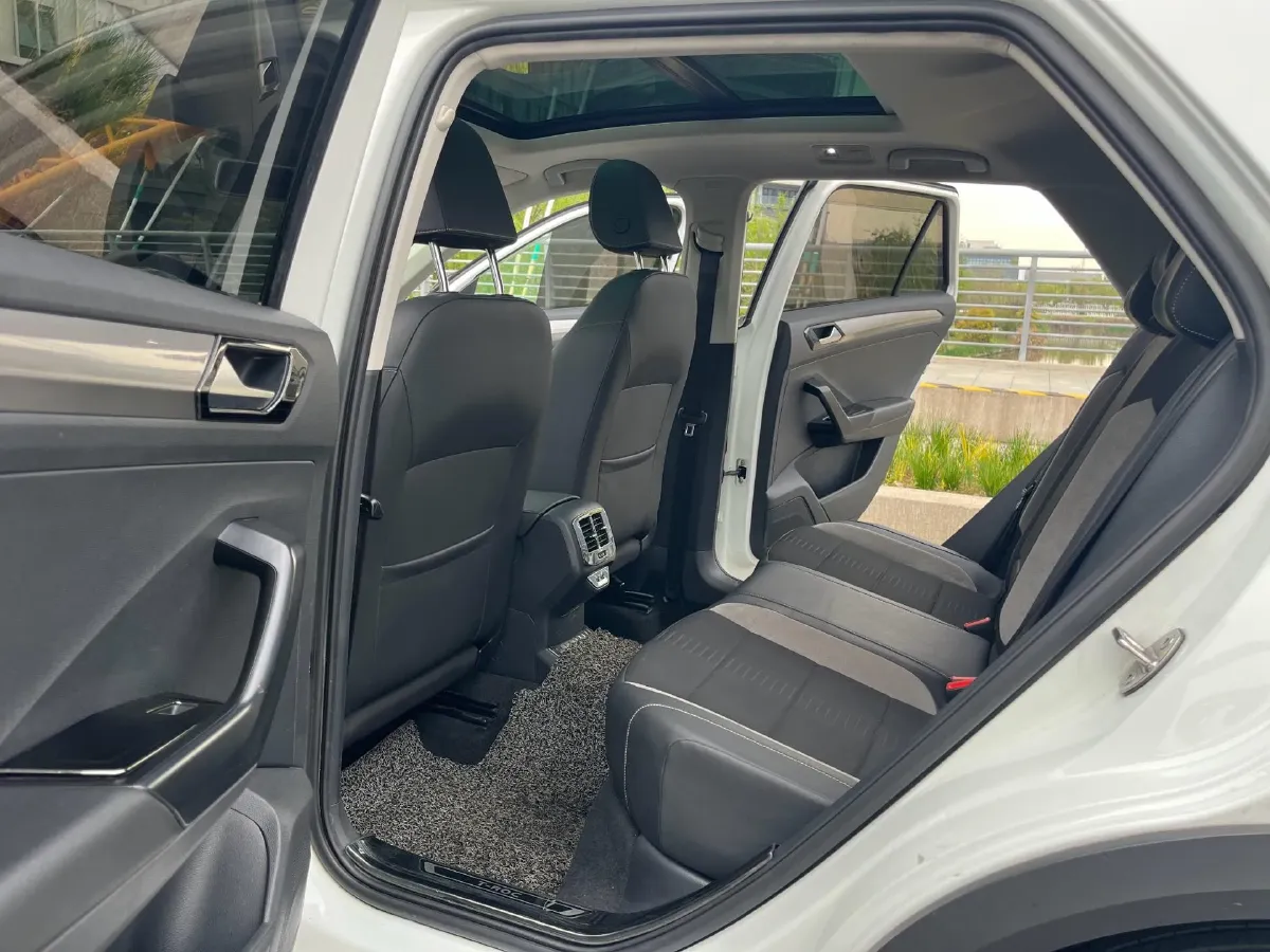 2018 Mitsubishi Eclipse Cross 1.5T 170HP L4 CVT,autocango,china used car exporter,china ev exporter,chinese used car exporter,chinese used ev exporter