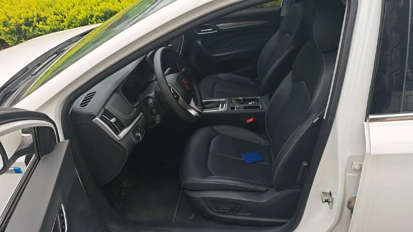 2020 Roewe i6 1.6L 125HP L4 CVT,autocango,china used car exporter,china ev exporter,chinese used car exporter,chinese used ev exporter