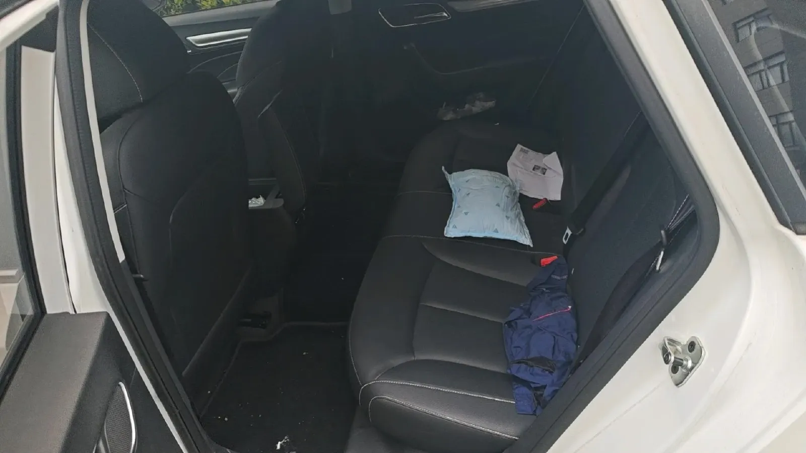 2020 Roewe i6 1.6L 125HP L4 CVT,autocango,china used car exporter,china ev exporter,chinese used car exporter,chinese used ev exporter