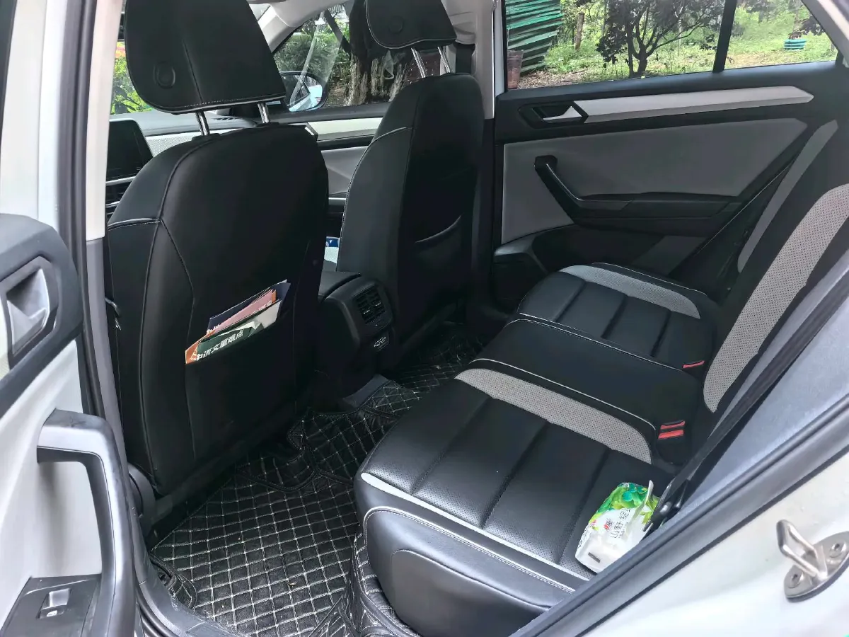 2024 Volkswagen T-Roc 1.4T 150HP L4 7DCT,autocango,china used car exporter,china ev exporter,chinese used car exporter,chinese used ev exporter