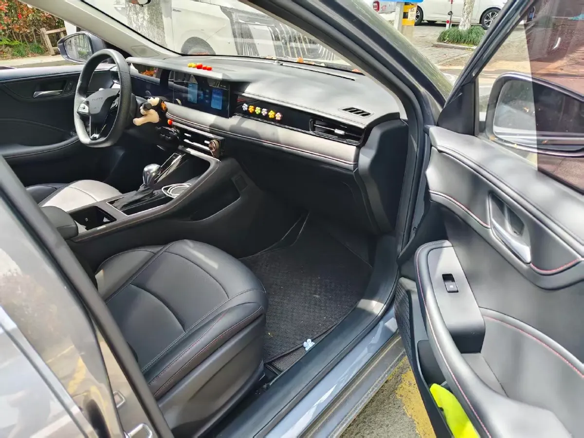 2023 Roewe i5 1.5L 129HP L4 CVT,autocango,china used car exporter,china ev exporter,chinese used car exporter,chinese used ev exporter