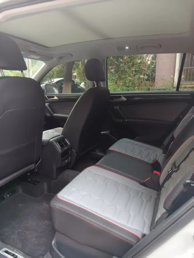 2023 Volkswagen Tiguan L 2.0T 186HP L4 7DCT,autocango,china used car exporter,china ev exporter,chinese used car exporter,chinese used ev exporter