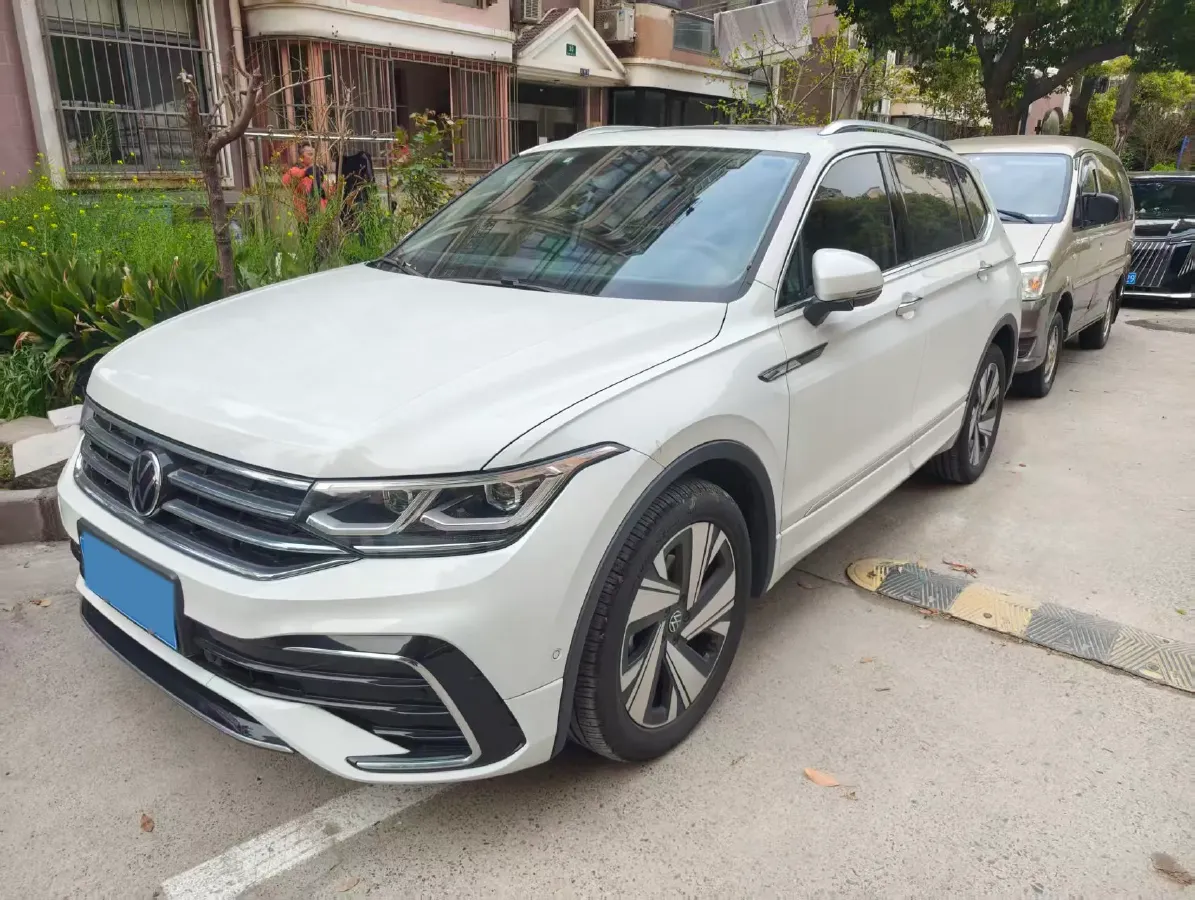2023 Volkswagen Tiguan L 2.0T 186HP L4 7DCT,autocango,china used car exporter,china ev exporter,chinese used car exporter,chinese used ev exporter