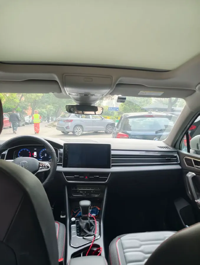 2023 Volkswagen Tiguan L 2.0T 186HP L4 7DCT,autocango,china used car exporter,china ev exporter,chinese used car exporter,chinese used ev exporter