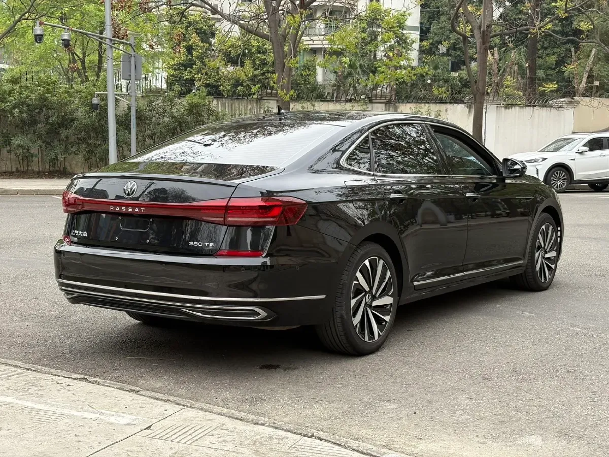 2024 Volkswagen Passat 2.0T 220HP L4 7DCT,autocango,china used car exporter,china ev exporter,chinese used car exporter,chinese used ev exporter