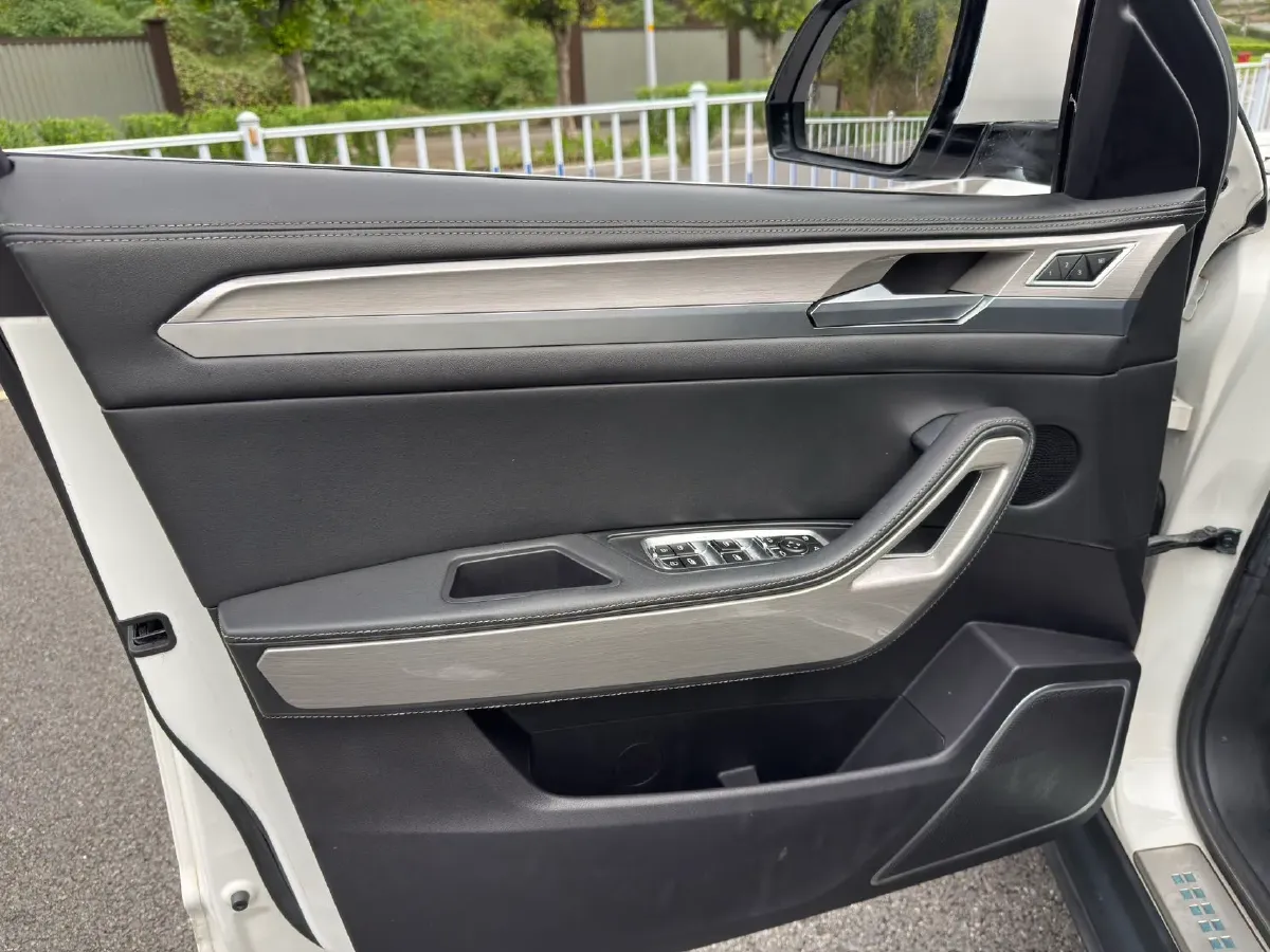 2017 Zotye Damy X7 2.0T 190HP L4 6DCT,autocango,china used car exporter,china ev exporter,chinese used car exporter,chinese used ev exporter