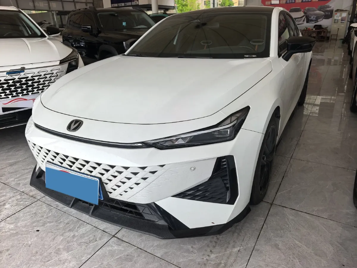 2024 ChangAn UNI-V 1.5T 188HP L4 7DCT,autocango,china used car exporter,china ev exporter,chinese used car exporter,chinese used ev exporter