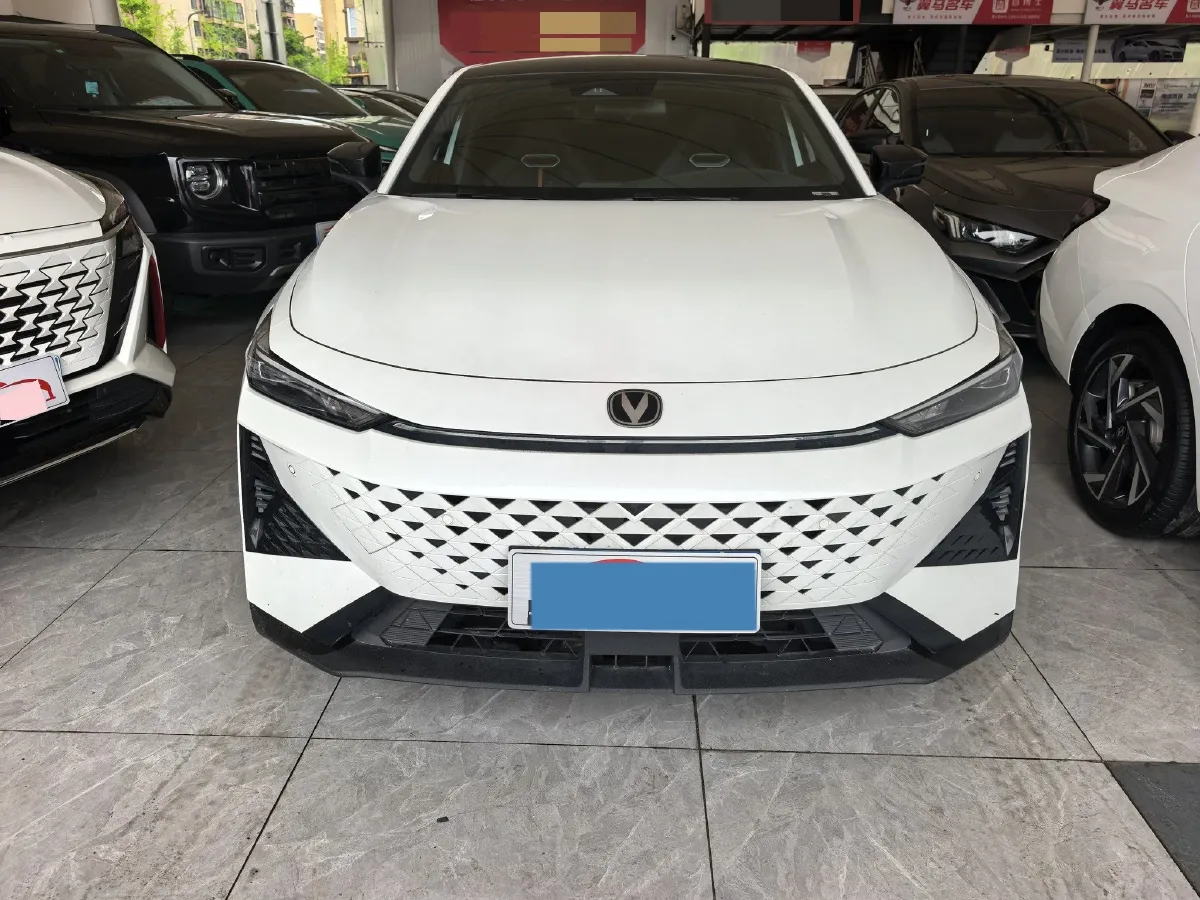 2024 ChangAn UNI-V 1.5T 188HP L4 7DCT,autocango,china used car exporter,china ev exporter,chinese used car exporter,chinese used ev exporter