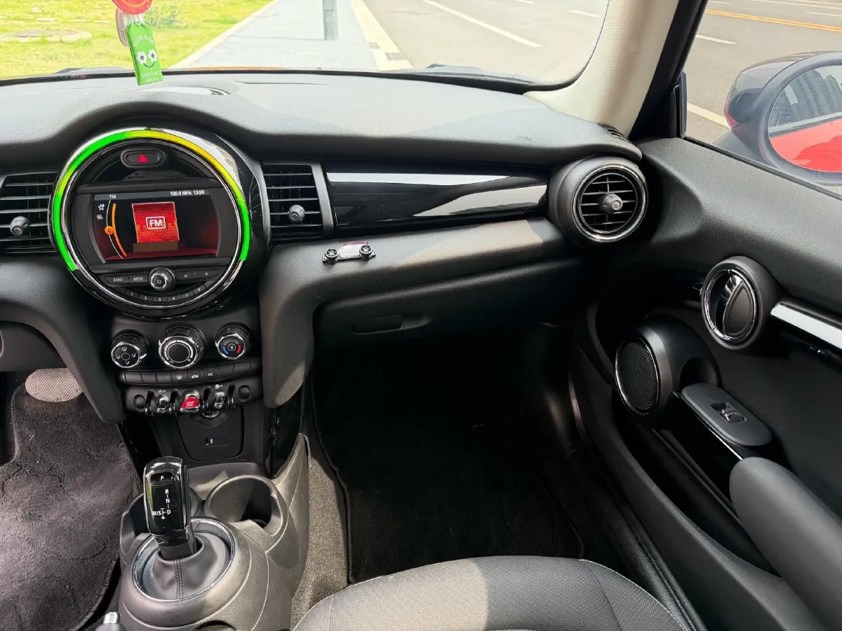 2019 MINI MINI 1.5T 102HP L3 7DCT,autocango,china used car exporter,china ev exporter,chinese used car exporter,chinese used ev exporter
