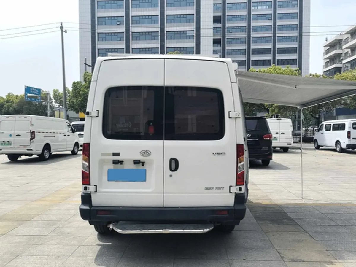 2021 MAXUS XinTu V80 2.0T 139HP L4 6MT,autocango,china used car exporter,china ev exporter,chinese used car exporter,chinese used ev exporter