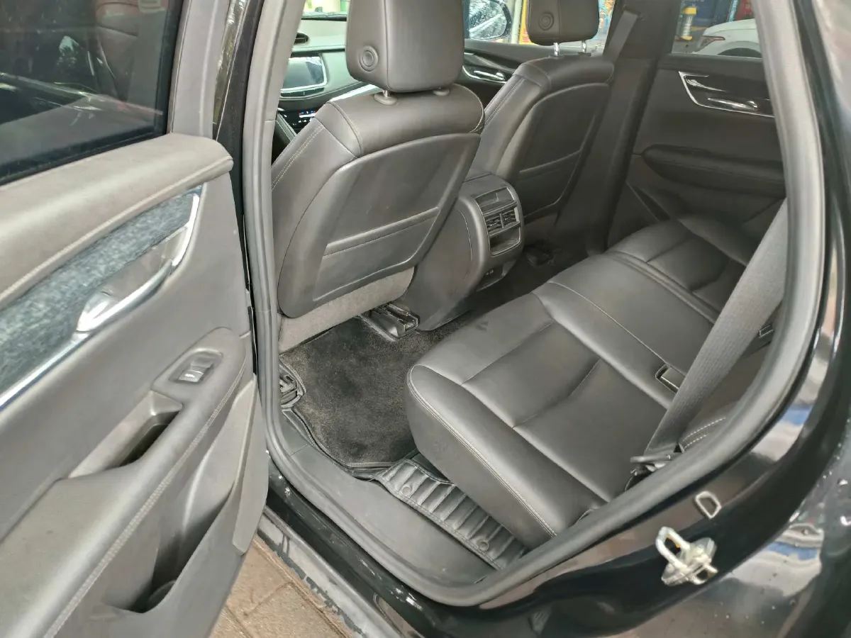 2022 Cadillac XT5 2.0T 237HP L4 9AT,autocango,china used car exporter,china ev exporter,chinese used car exporter,chinese used ev exporter