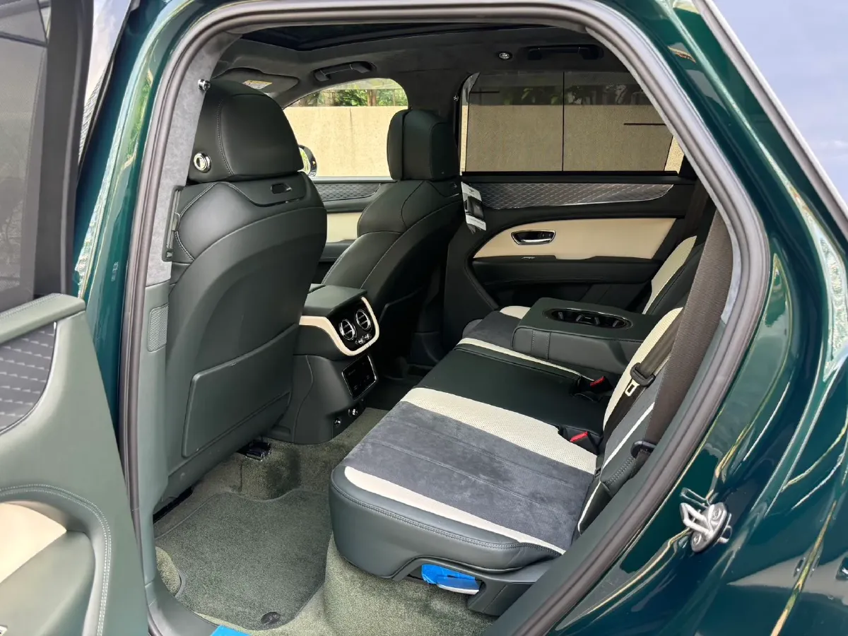 2022 Bentley Bentayga 4.0T 550HP V8 8AT,autocango,china used car exporter,china ev exporter,chinese used car exporter,chinese used ev exporter