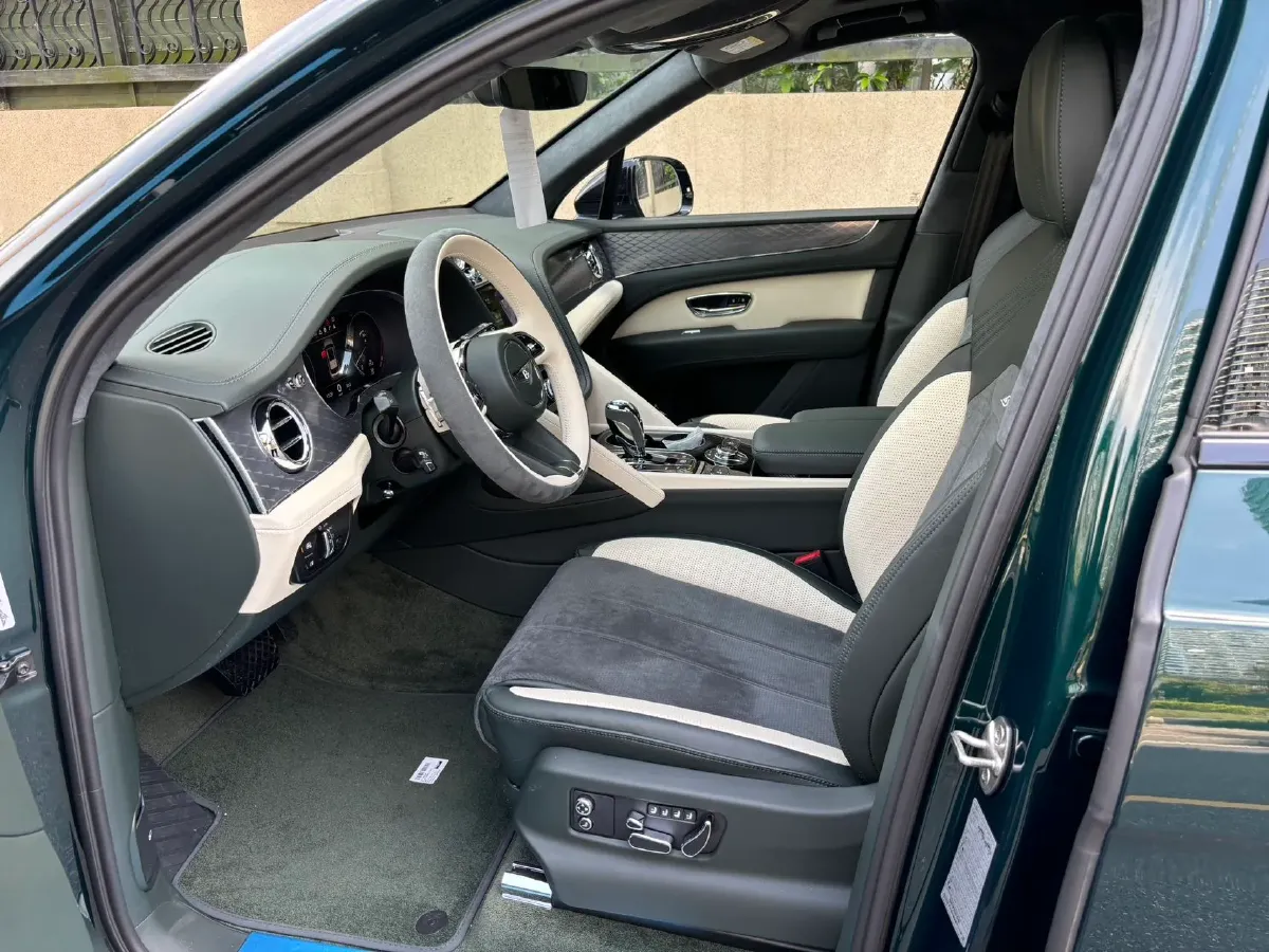 2022 Bentley Bentayga 4.0T 550HP V8 8AT,autocango,china used car exporter,china ev exporter,chinese used car exporter,chinese used ev exporter