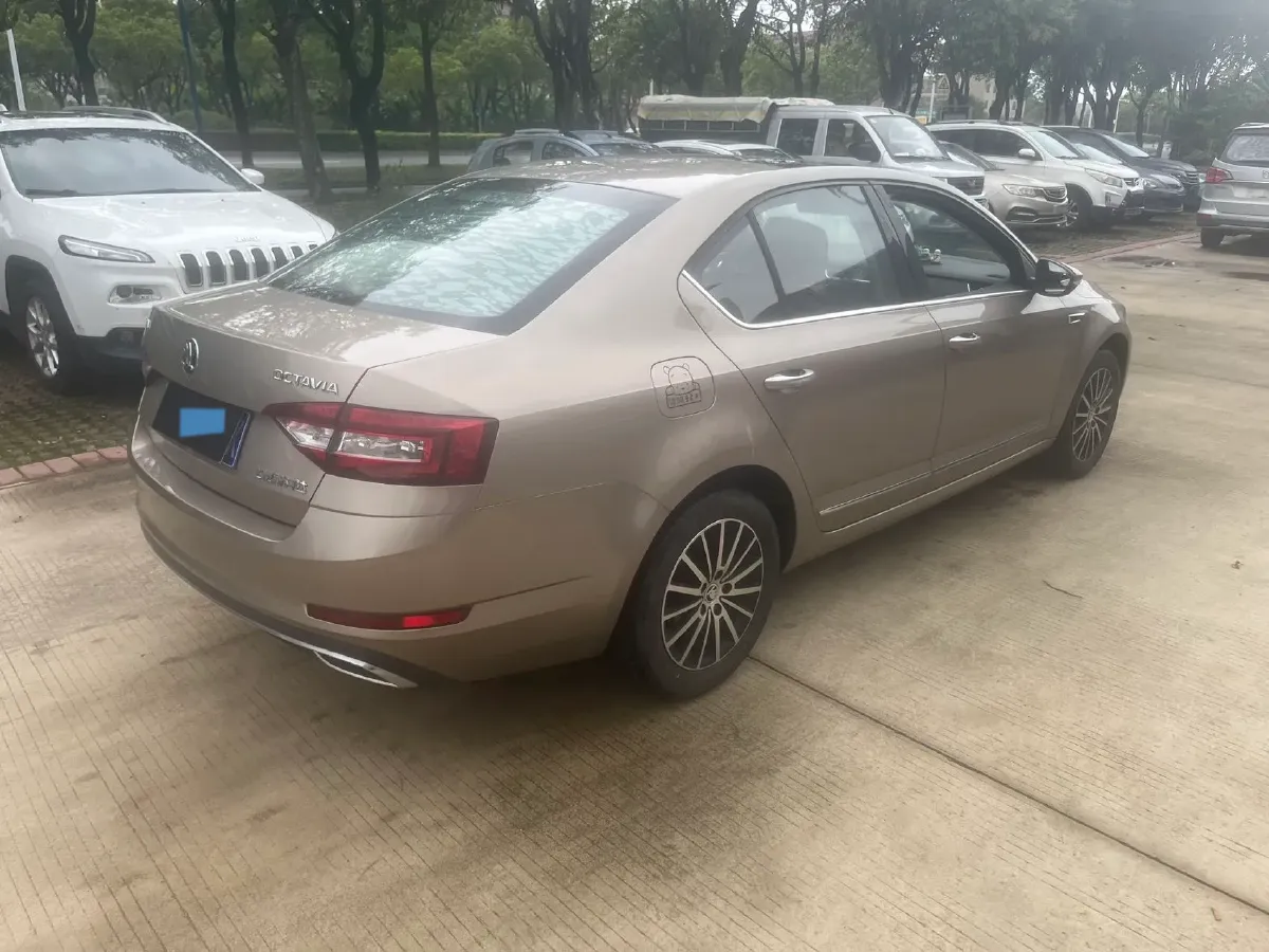 2018 Skoda Octavia 1.6L 110HP L4 6AT,autocango,china used car exporter,china ev exporter,chinese used car exporter,chinese used ev exporter
