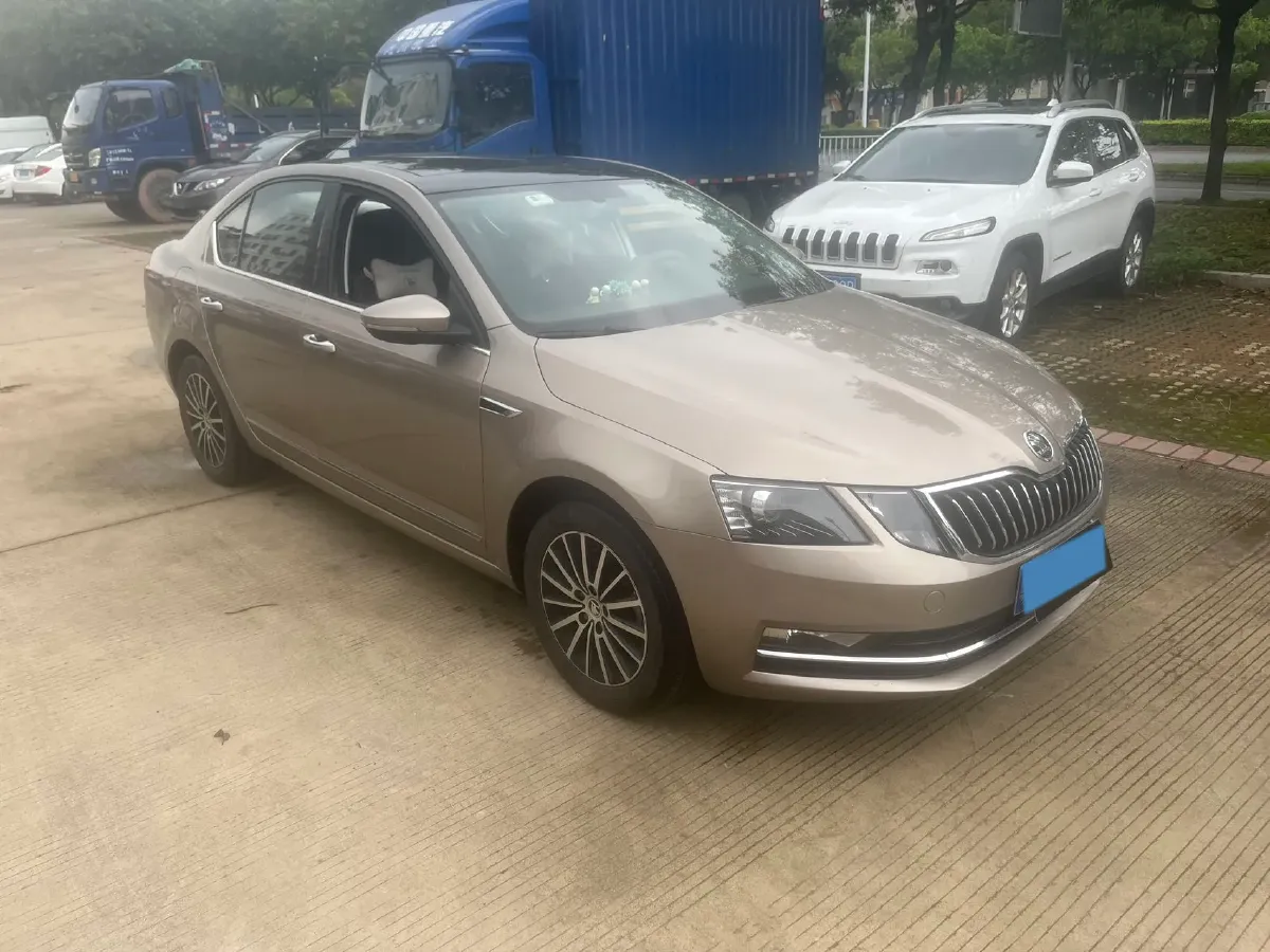 2018 Skoda Octavia 1.6L 110HP L4 6AT,autocango,china used car exporter,china ev exporter,chinese used car exporter,chinese used ev exporter