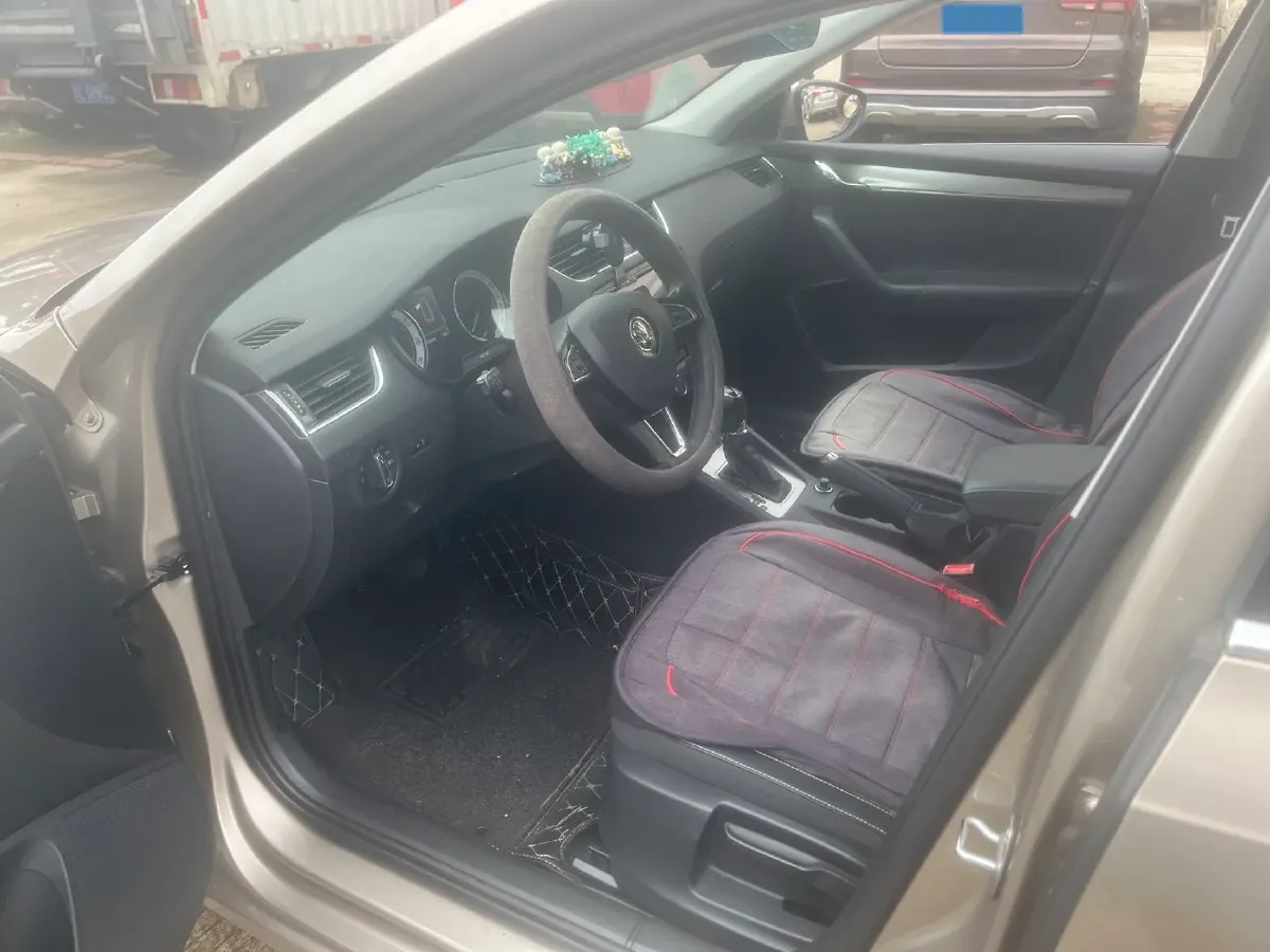 2018 Skoda Octavia 1.6L 110HP L4 6AT,autocango,china used car exporter,china ev exporter,chinese used car exporter,chinese used ev exporter