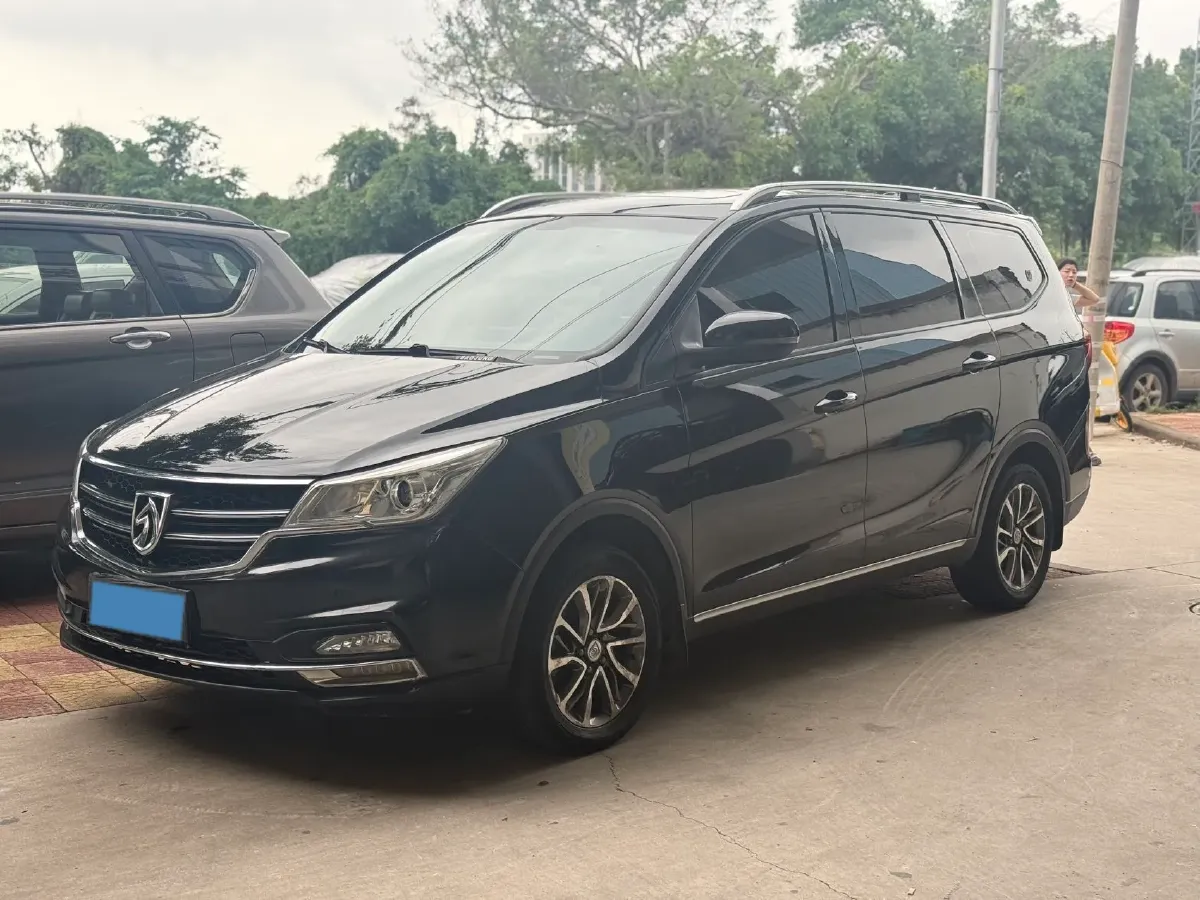 2017 BaoJun 730 1.5T 150HP L4 6MT,autocango,china used car exporter,china ev exporter,chinese used car exporter,chinese used ev exporter