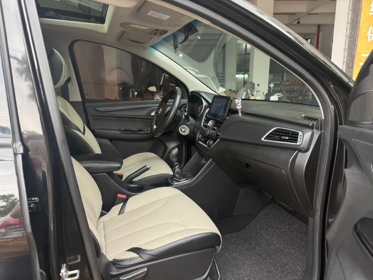 2017 BaoJun 730 1.5T 150HP L4 6MT,autocango,china used car exporter,china ev exporter,chinese used car exporter,chinese used ev exporter