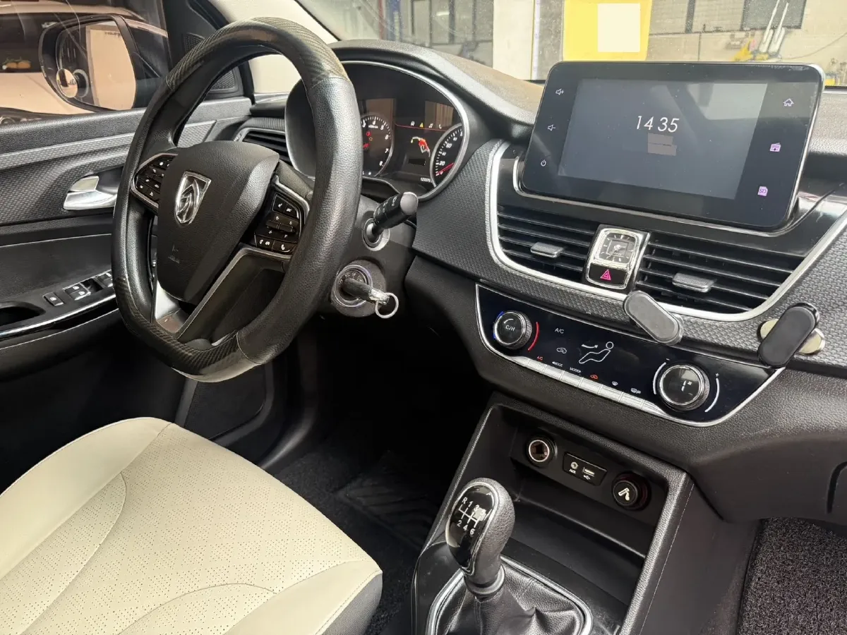 2017 BaoJun 730 1.5T 150HP L4 6MT,autocango,china used car exporter,china ev exporter,chinese used car exporter,chinese used ev exporter