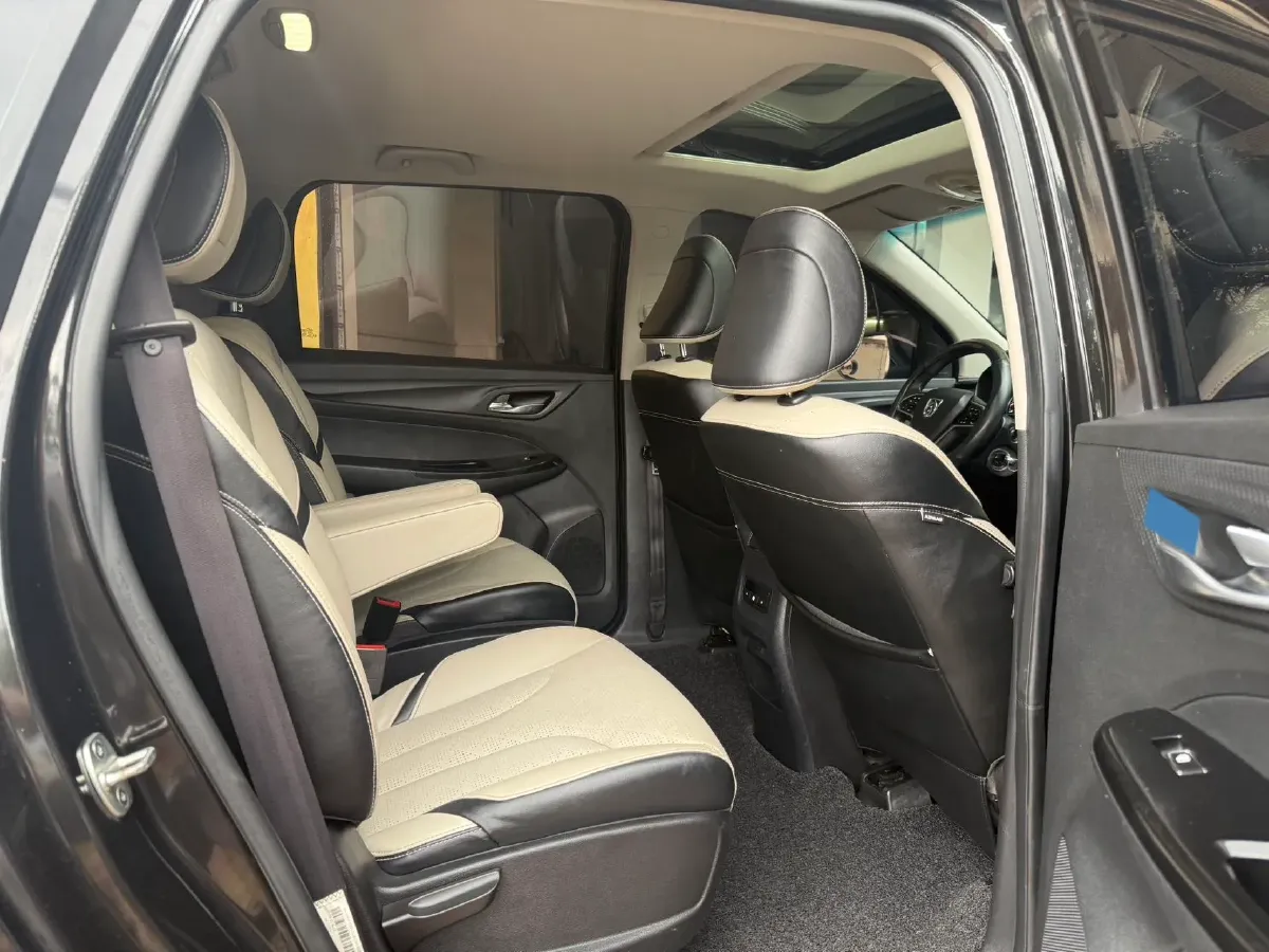 2017 BaoJun 730 1.5T 150HP L4 6MT,autocango,china used car exporter,china ev exporter,chinese used car exporter,chinese used ev exporter