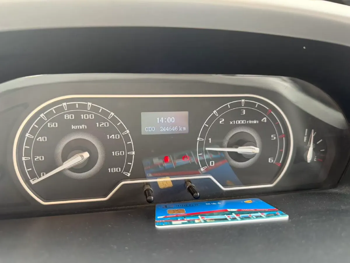 2021 MAXUS XinTu V80 2.0T 127HP L4 6MT,autocango,china used car exporter,china ev exporter,chinese used car exporter,chinese used ev exporter