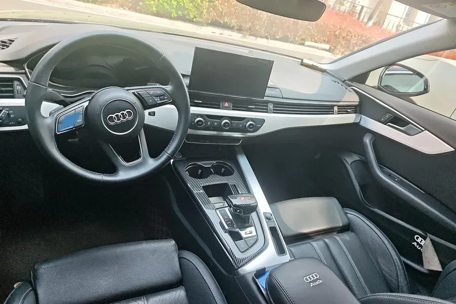 2020 Audi A4L 2.0T 190HP L4 7DCT,autocango,china used car exporter,china ev exporter,chinese used car exporter,chinese used ev exporter