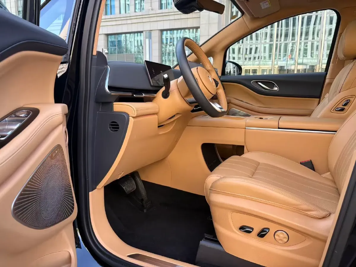 2025 Voyah Dream BEV 108.7KWH,autocango,china used car exporter,china ev exporter,chinese used car exporter,chinese used ev exporter