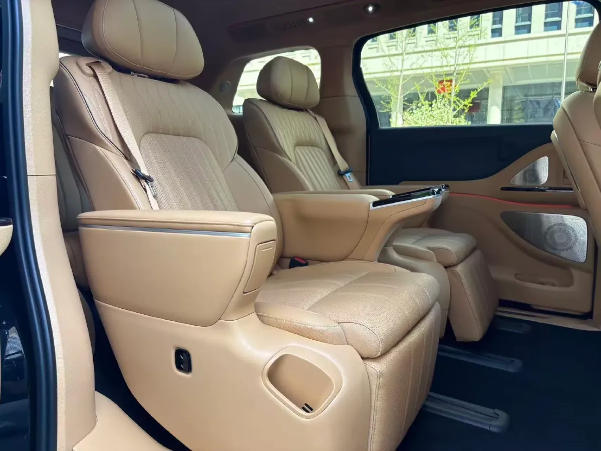 2025 Voyah Dream BEV 108.7KWH,autocango,china used car exporter,china ev exporter,chinese used car exporter,chinese used ev exporter