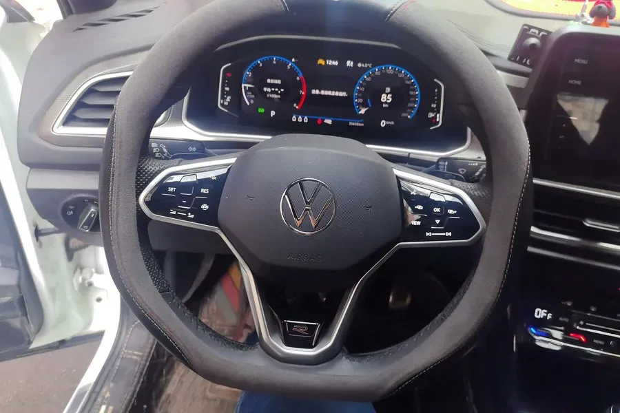 2023 Volkswagen T-Roc 1.5T 160HP L4 7DCT,autocango,china used car exporter,china ev exporter,chinese used car exporter,chinese used ev exporter